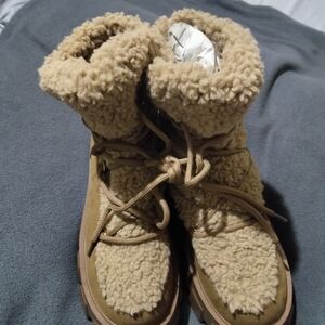Sherpa-Lined Lace-Up Winter Boots in Camel
